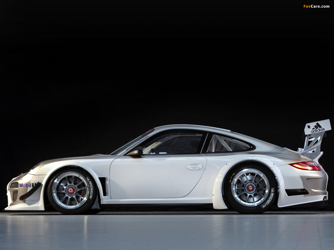 Images of Porsche 911 GT3 R (997) 2009–12 (1280 x 960)