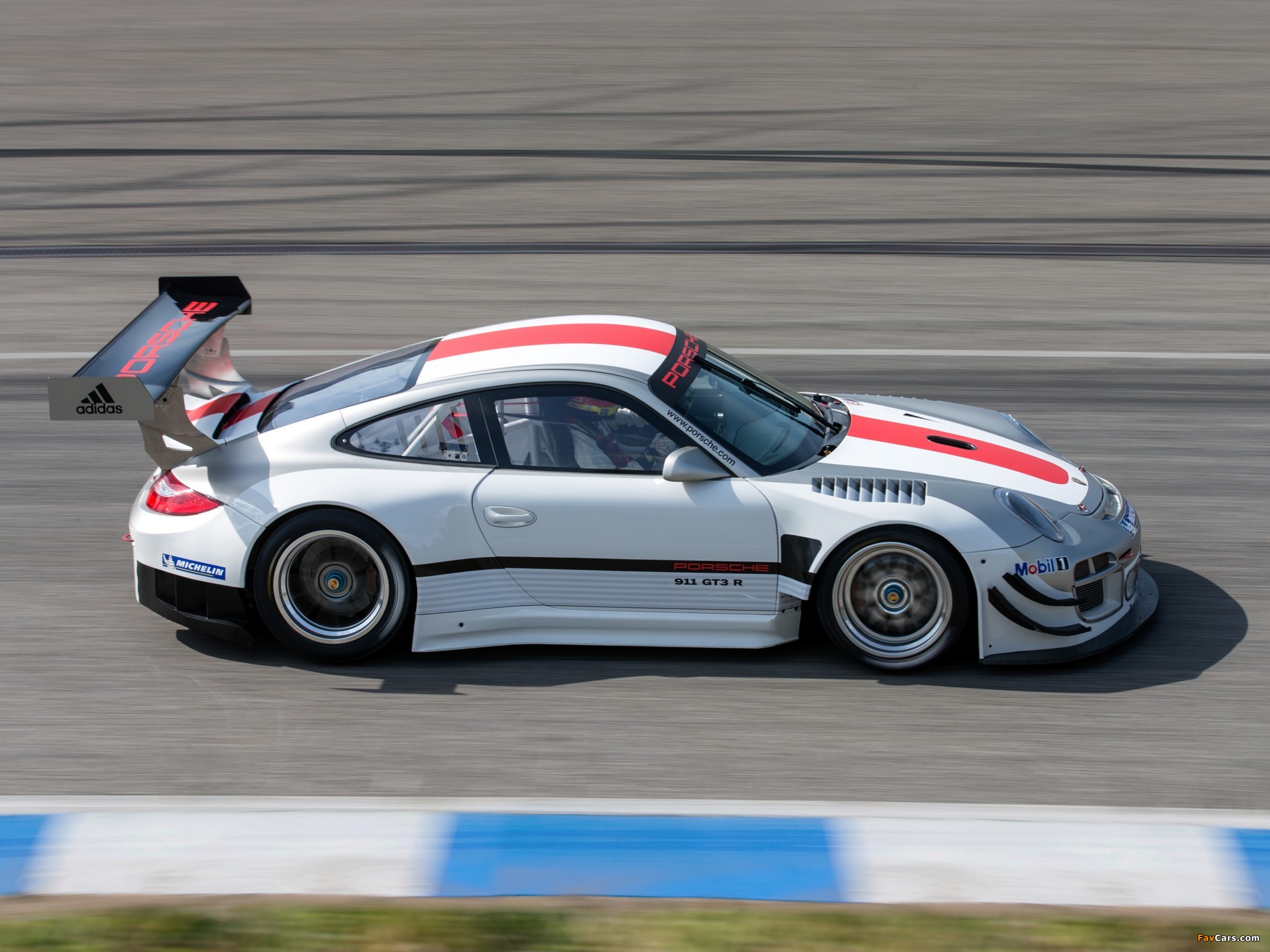 Photos of Porsche 911 GT3 R (997) 2013 (2048 x 1536)