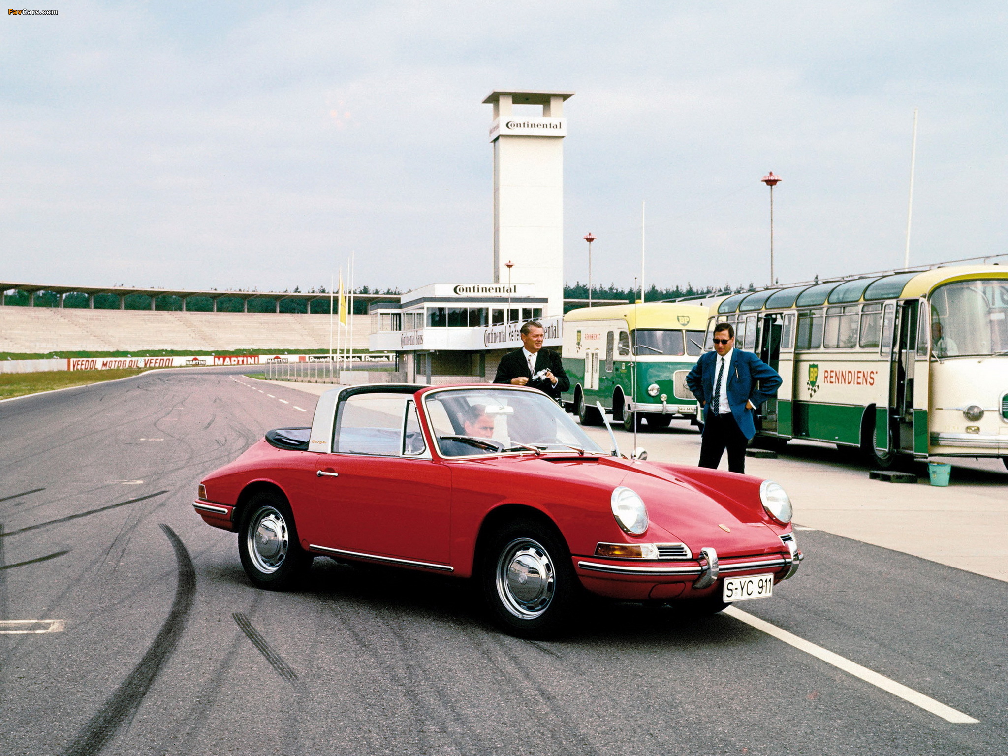 Pictures of Porsche 911 2.0 Targa (901) 1966–67 (2048 x 1536)