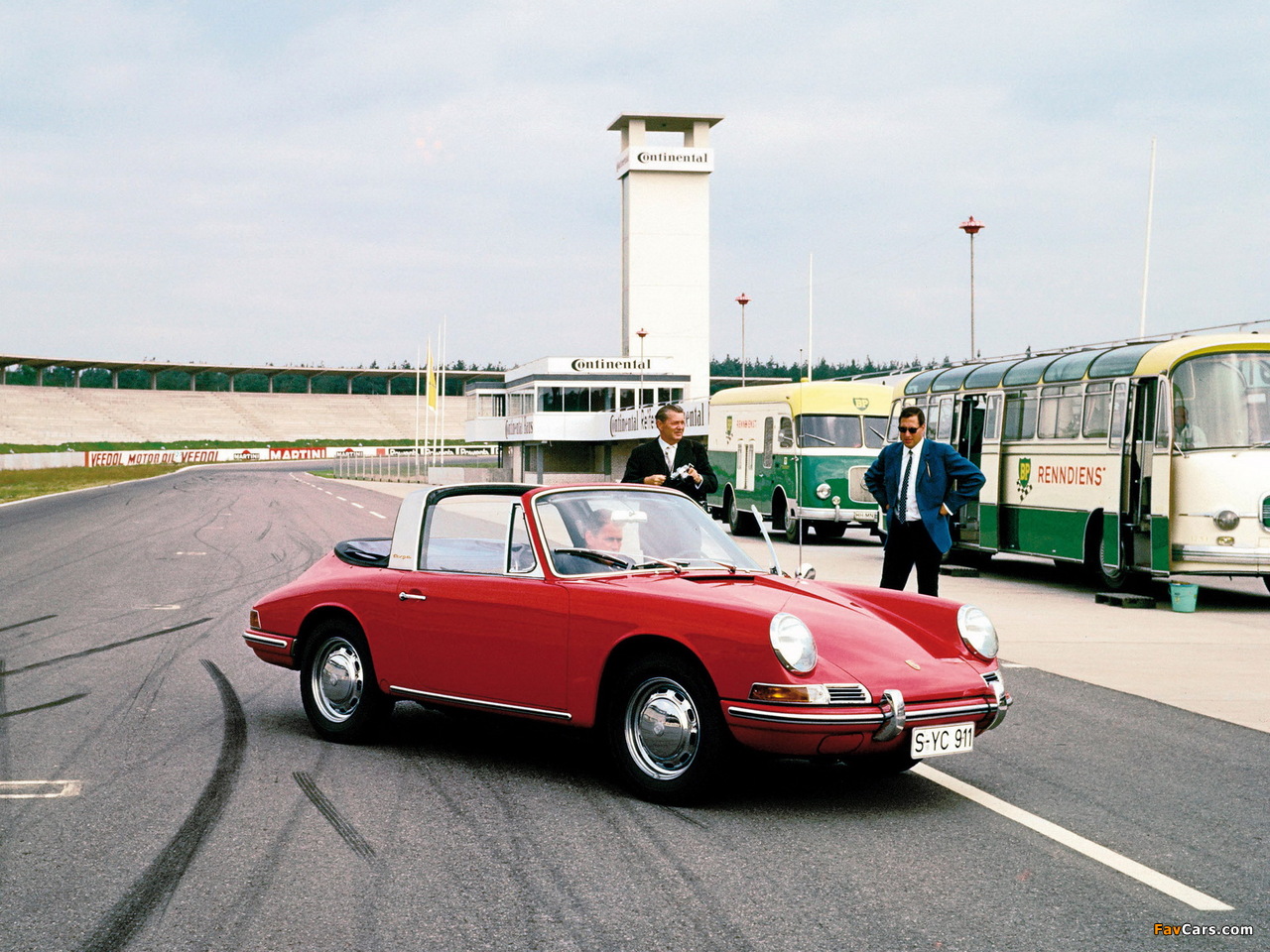 Pictures of Porsche 911 2.0 Targa (901) 1966–67 (1280 x 960)