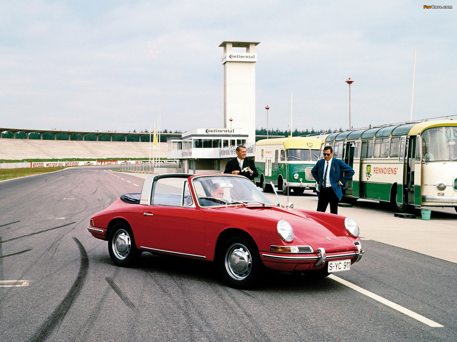 Pictures of Porsche 911 2.0 Targa (901) 1966–67 (1600 x 1200)