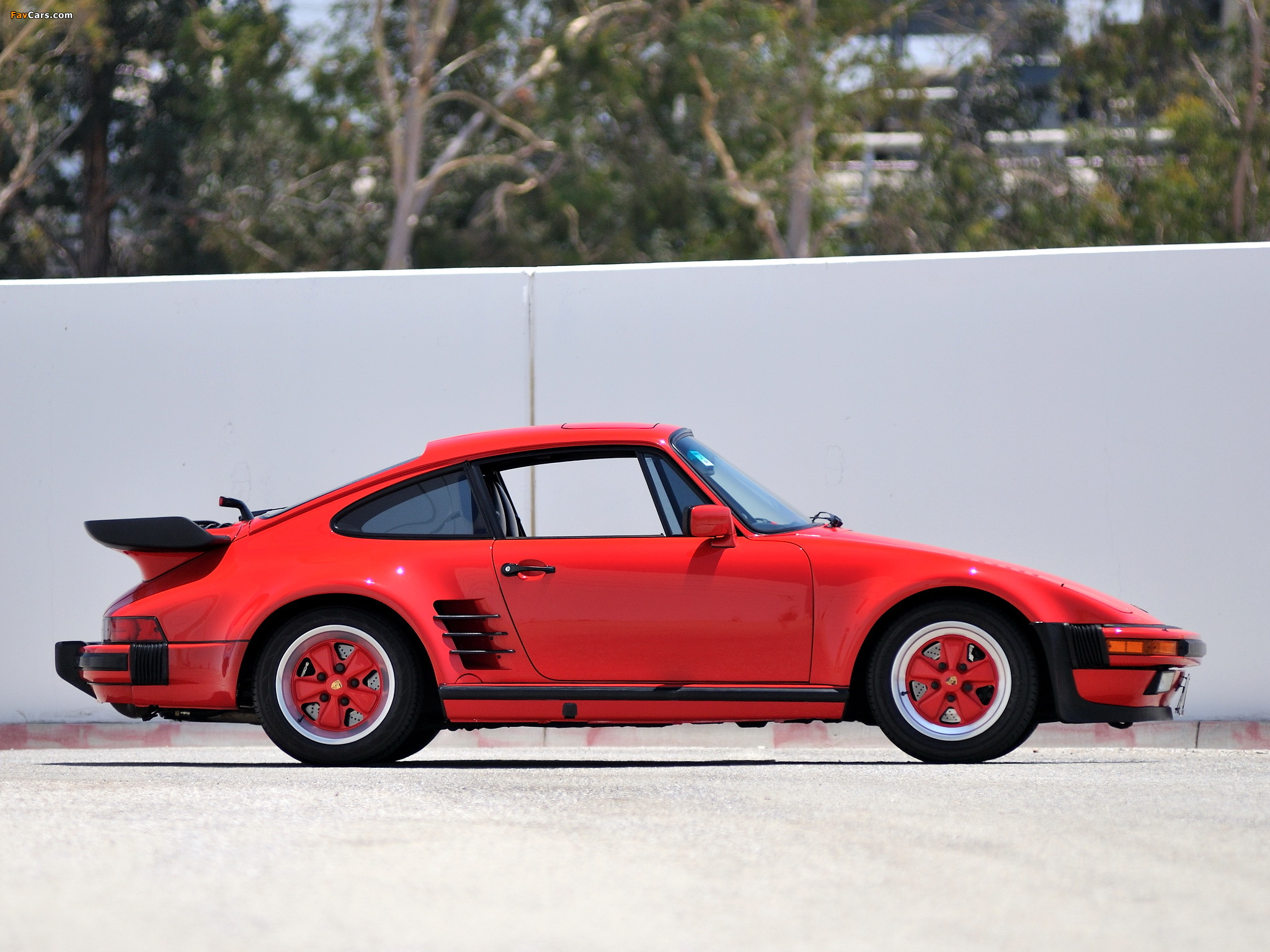 Images of Porsche 911 Turbo 3.3 Flachbau (930) 1986–89 (2048 x 1536)