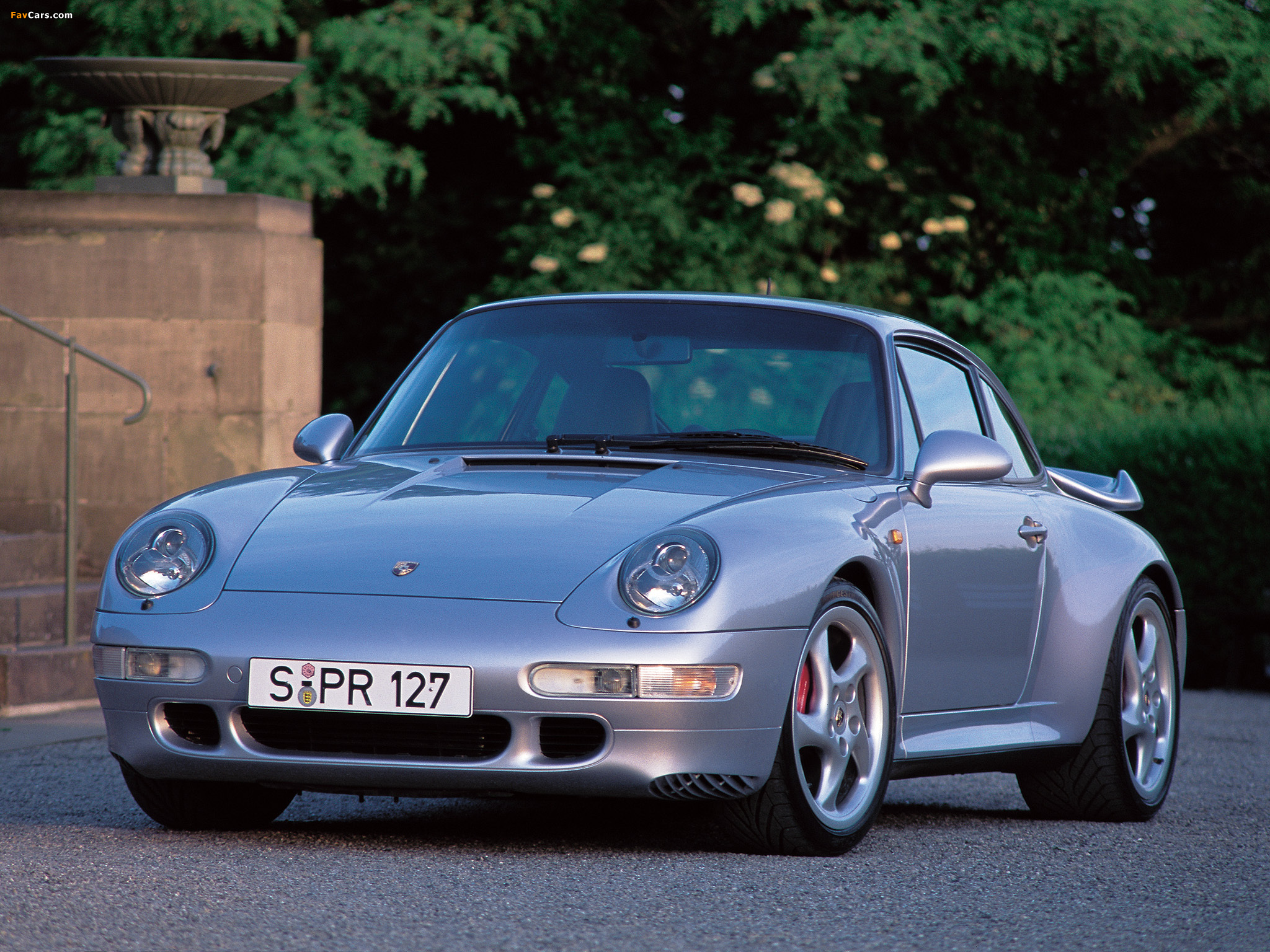Images of Porsche 911 Turbo 3.6 Coupe (993) 1995–98 (2048 x 1536)