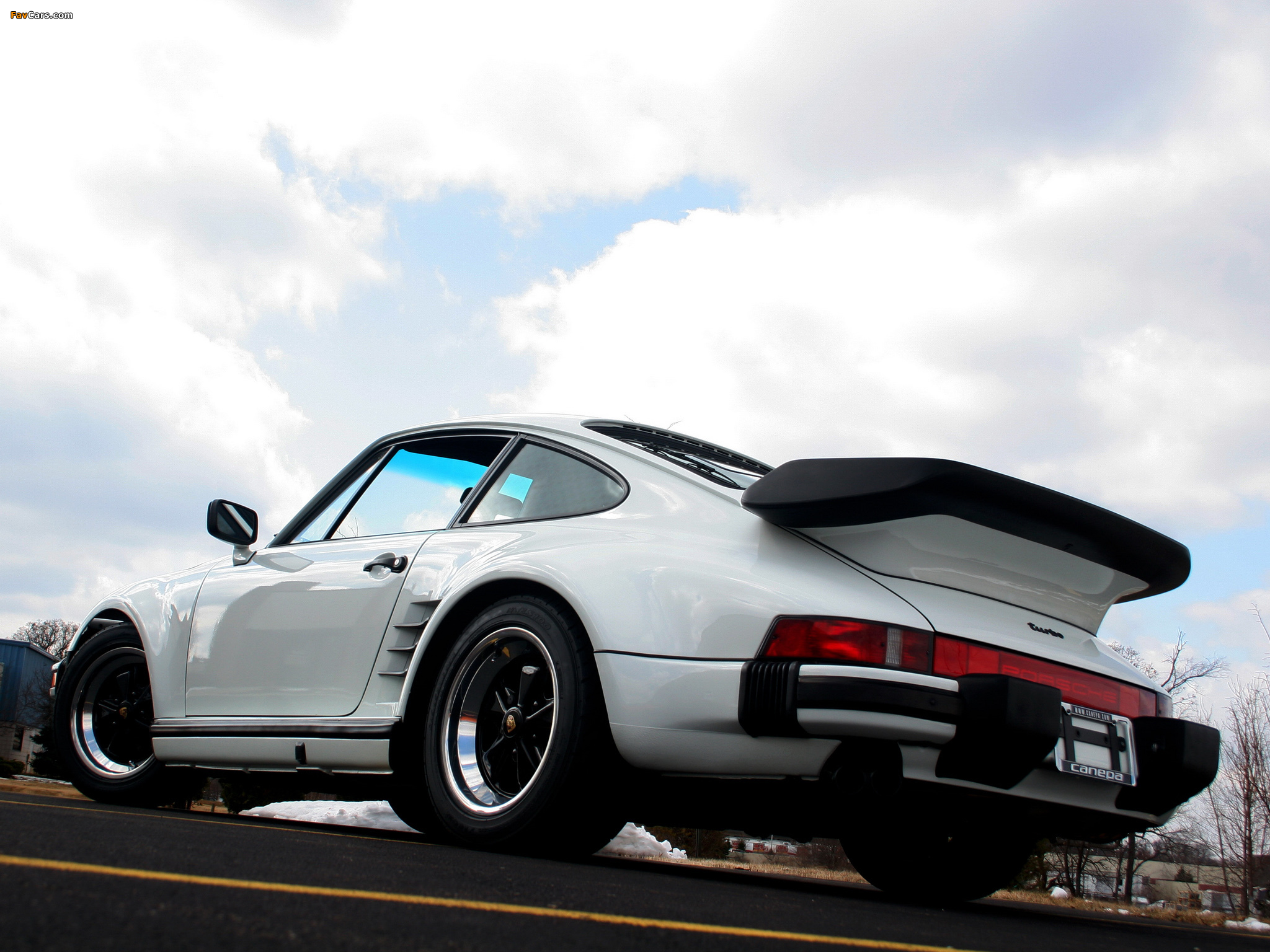 Photos of Porsche 911 Turbo 3.3 Flachbau (930) 1986–89 (2048 x 1536)