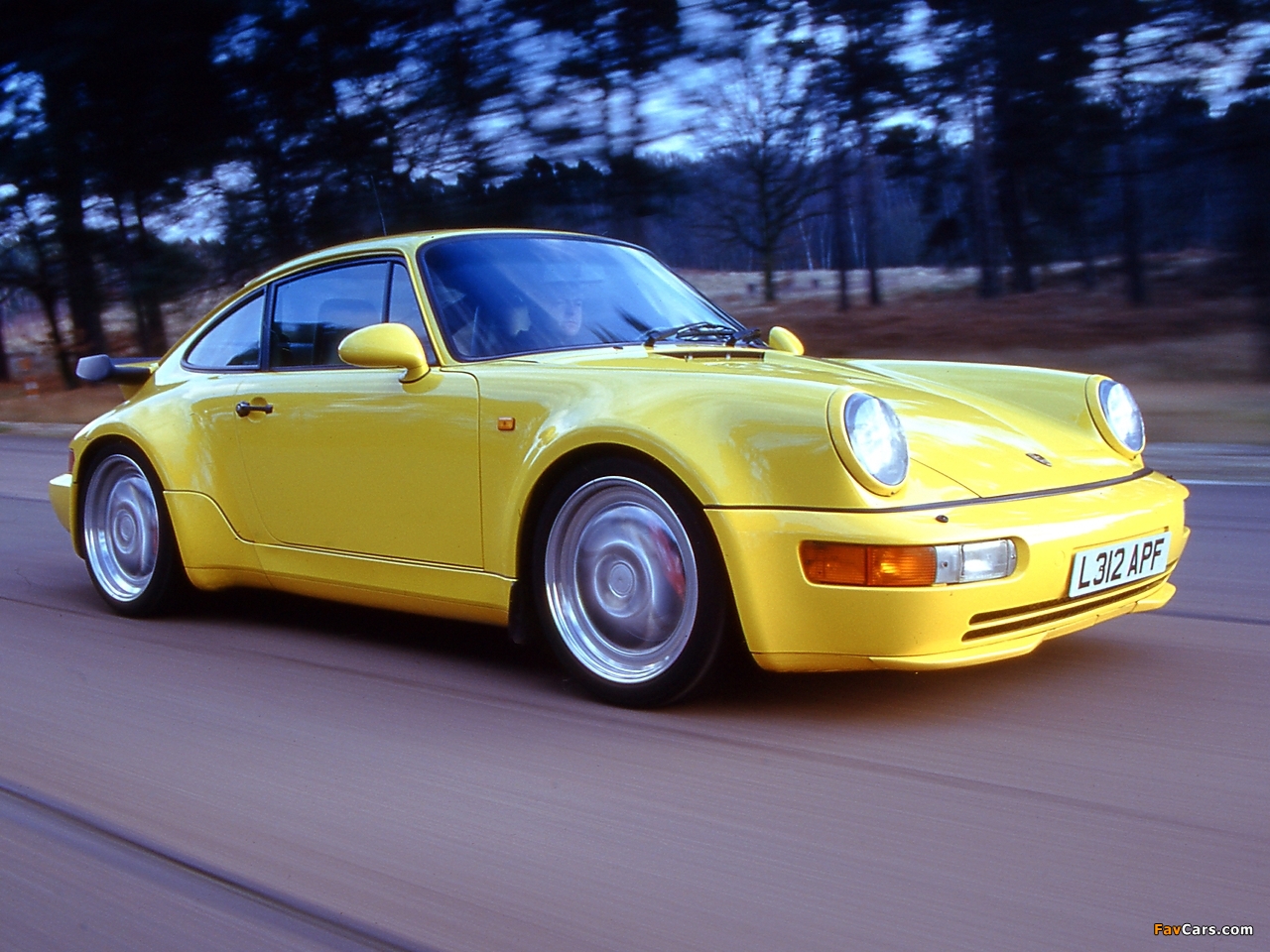 Photos of Porsche 911 Turbo 3.6 Coupe (964) 1992–93 (1280 x 960)