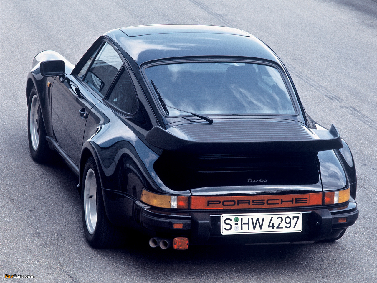 Pictures of Porsche 911 Turbo 3.3 Coupe (930) 1978–89 (1280 x 960)