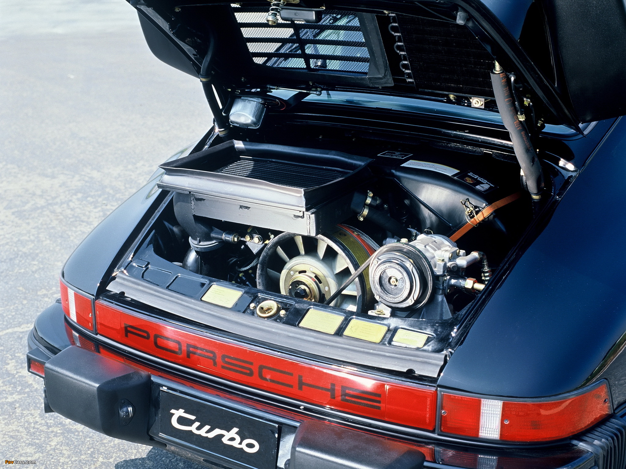Porsche 911 Turbo 3.3 Coupe US-spec (930) 1977–89 photos (2048 x 1536)