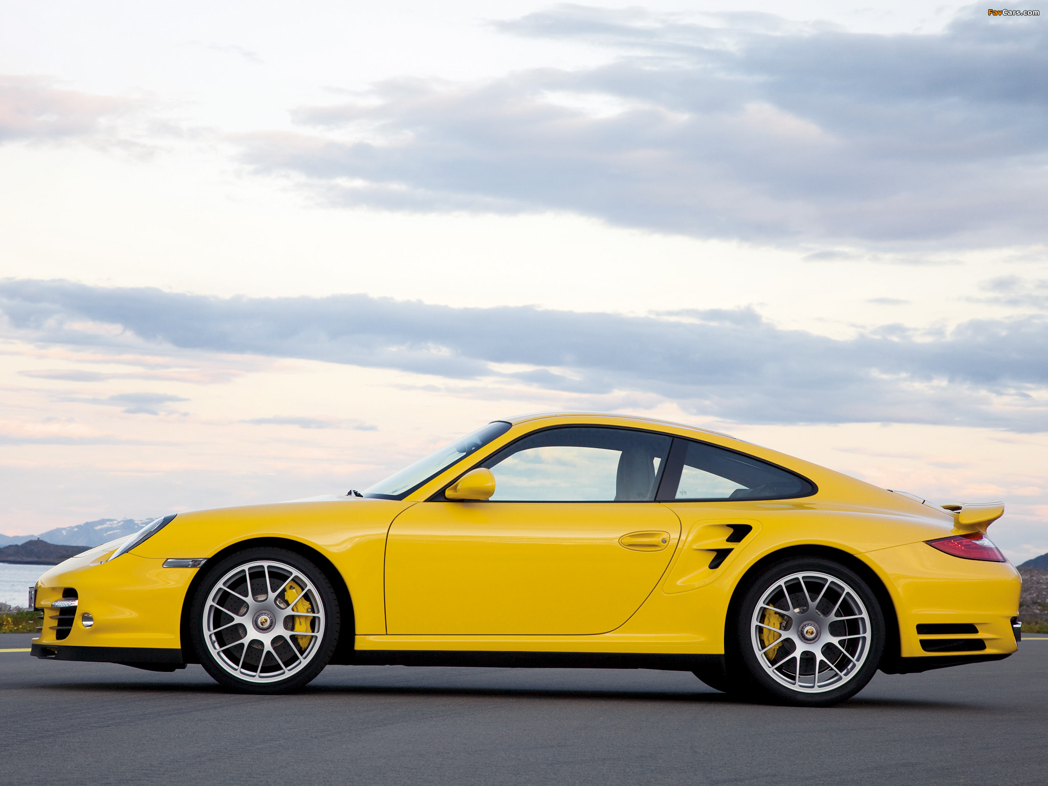 Porsche 911 Turbo Coupe (997) 2009 wallpapers (2048 x 1536)