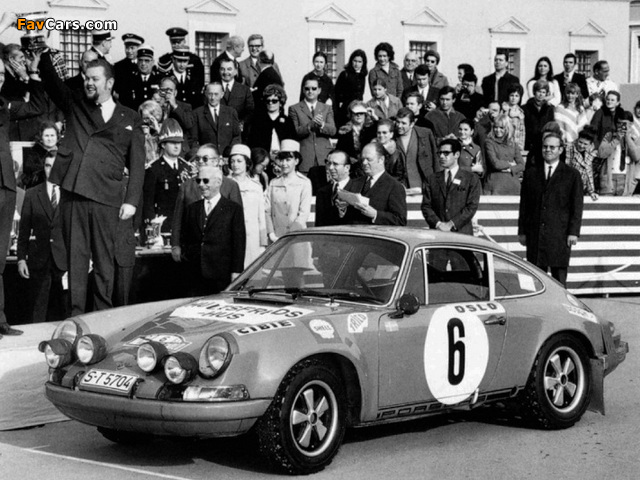 Images of Porsche 911 S 2.2 Coupe Rallye (911) 1970 (640 x 480)