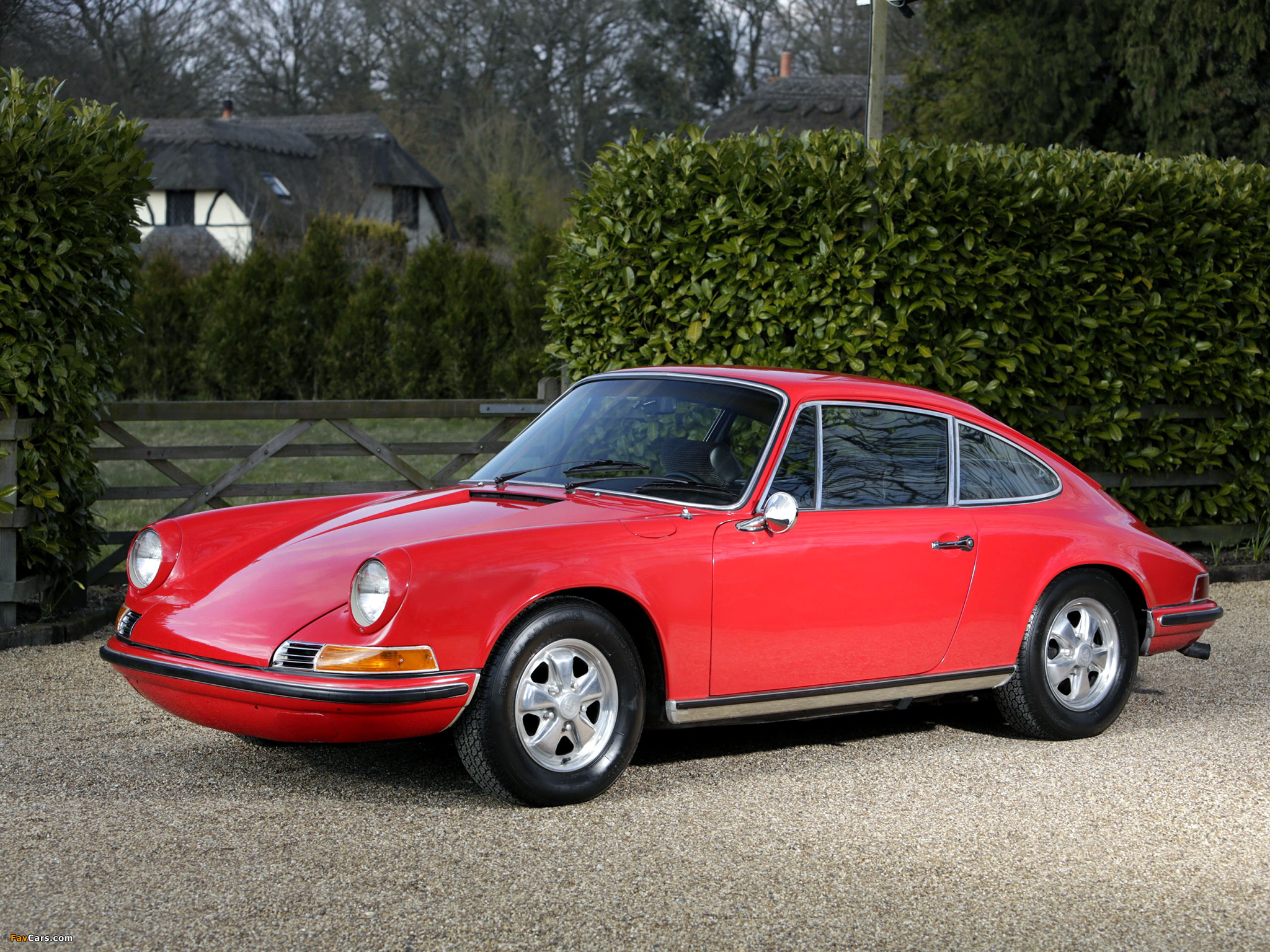 Images of Porsche 911 T 2.2 Coupe US-spec (911) 1970–71 (2048 x 1536)