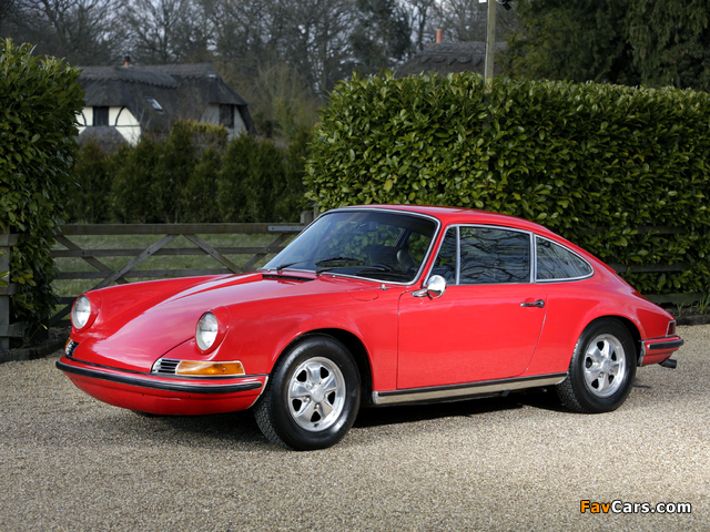 Images of Porsche 911 T 2.2 Coupe US-spec (911) 1970–71 (640 x 480)