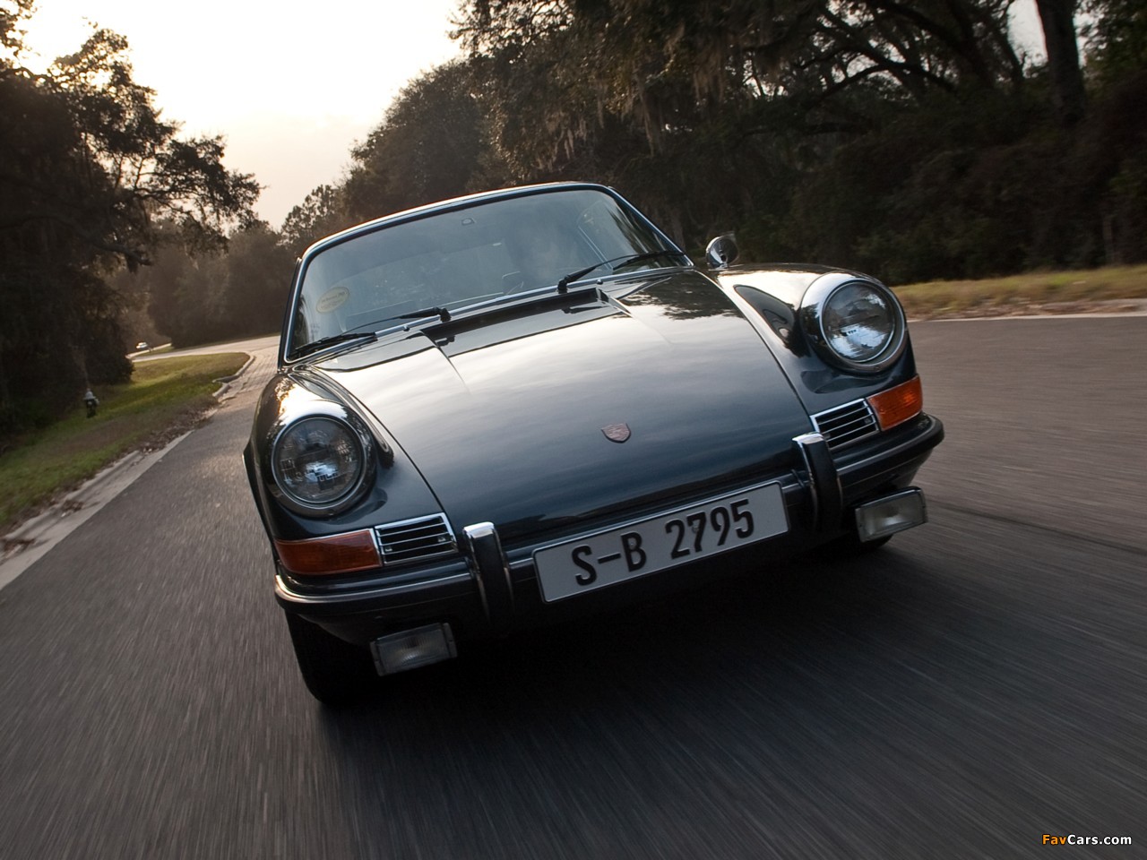 Images of Porsche 911 S 2.2 Coupe US-spec (911) 1970–71 (1280 x 960)