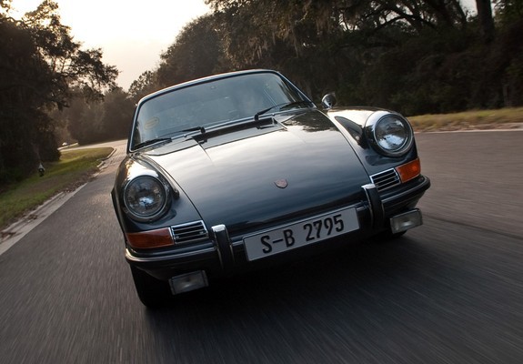 Images of Porsche 911 S 2.2 Coupe US-spec (911) 1970–71