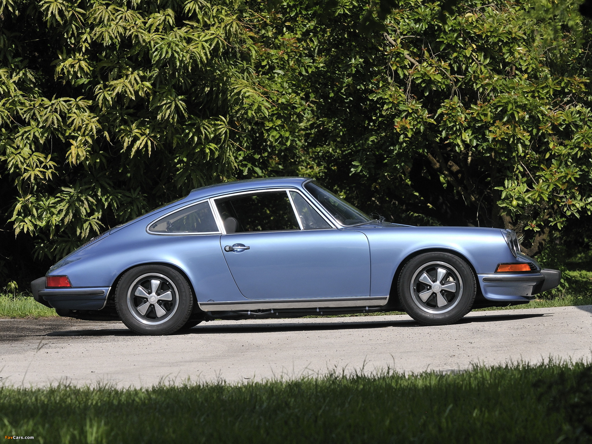 Photos of Porsche 911 S 2.4 Coupe (911) 1972–73 (2048 x 1536)