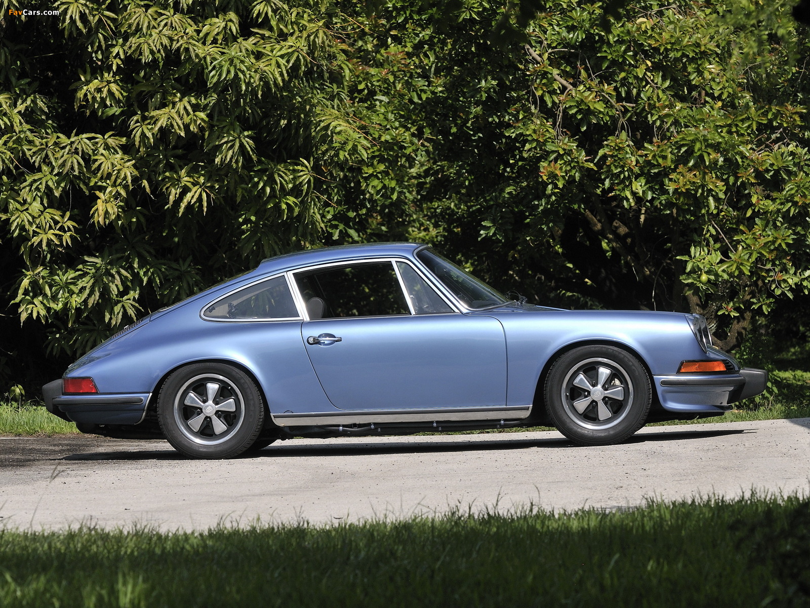 Photos of Porsche 911 S 2.4 Coupe (911) 1972–73 (1600 x 1200)