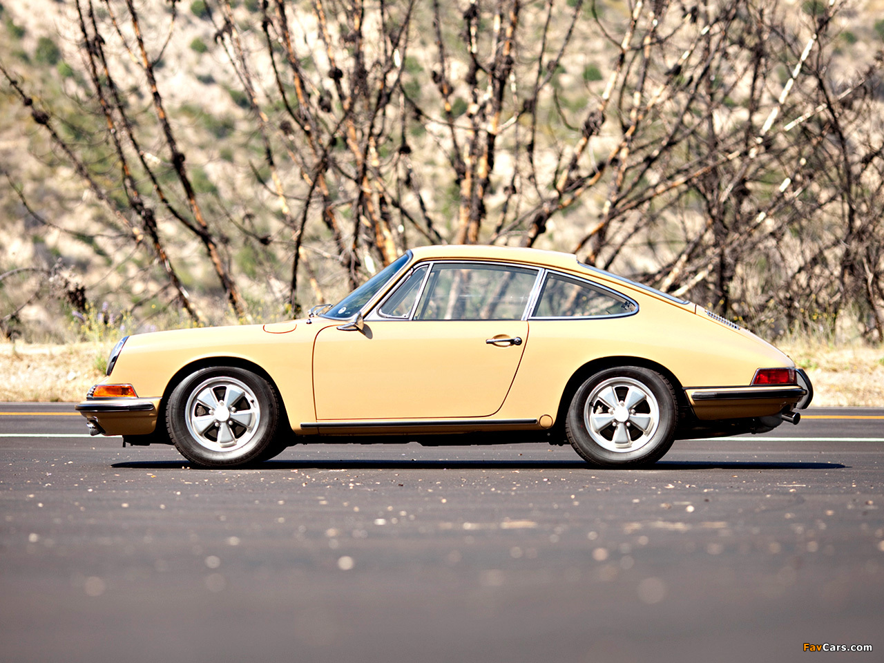 Pictures of Porsche 911 S 2.0 Coupe US-spec (901) 1966–68 (1280 x 960)