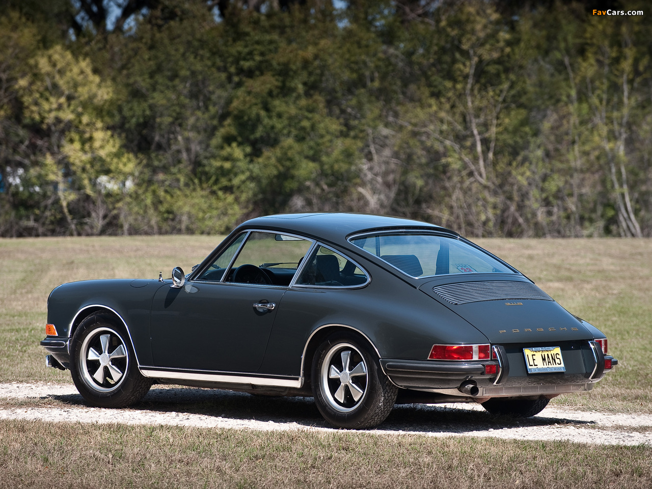 Porsche 911 S 2.2 Coupe US-spec (911) 1970–71 images (1280 x 960)