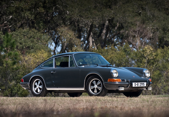 Porsche 911 S 2.2 Coupe US-spec (911) 1970–71 photos