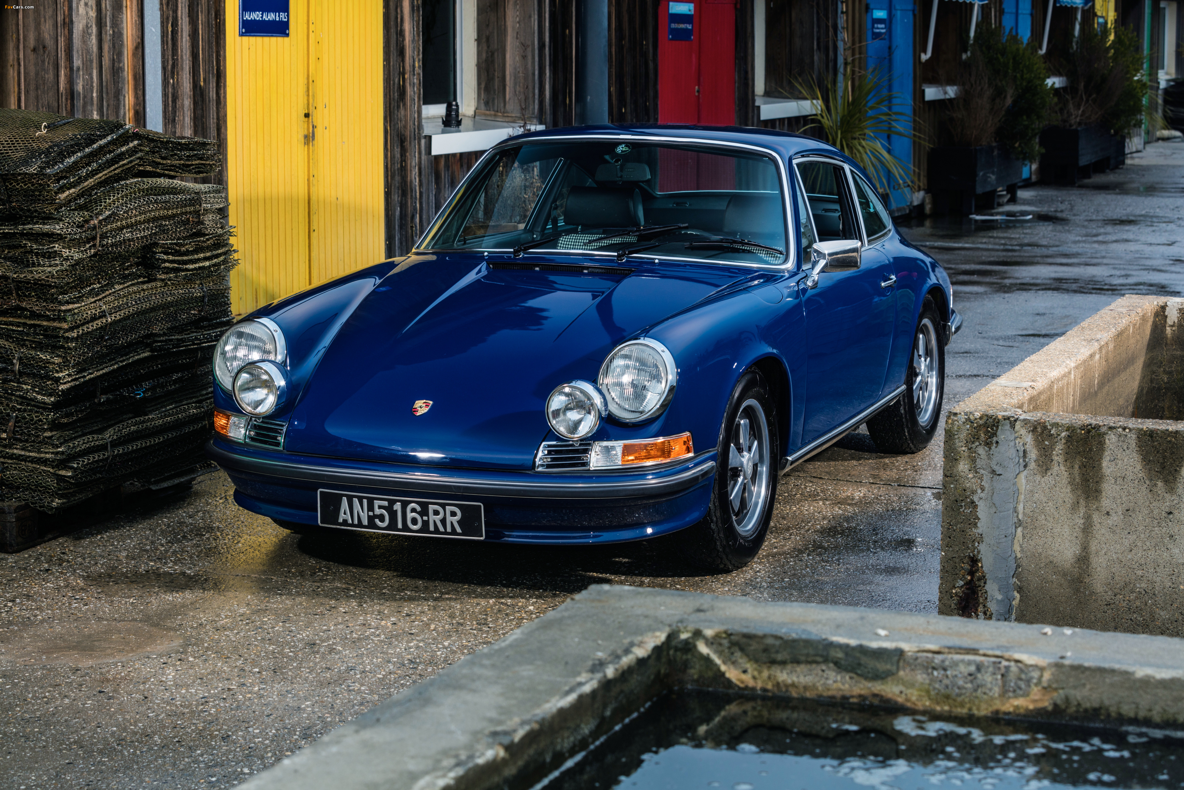 Porsche 911 S 2.4 Coupe (911) 1971–73 images (4096 x 2731)