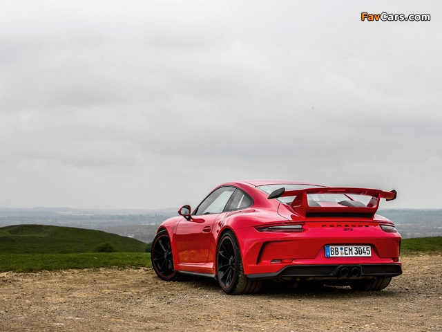 Porsche 911 GT3 (991) 2017 images (640 x 480)