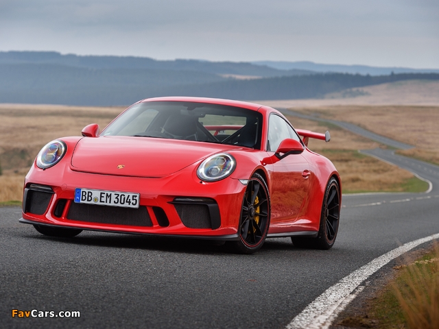 Porsche 911 GT3 (991) 2017 photos (640 x 480)