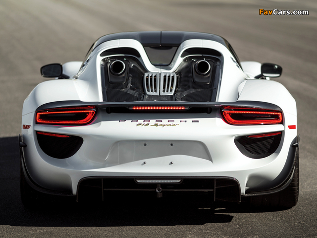 Images of Porsche 918 Spyder "Weissach Package" US-spec 2014–15 (640 x 480)