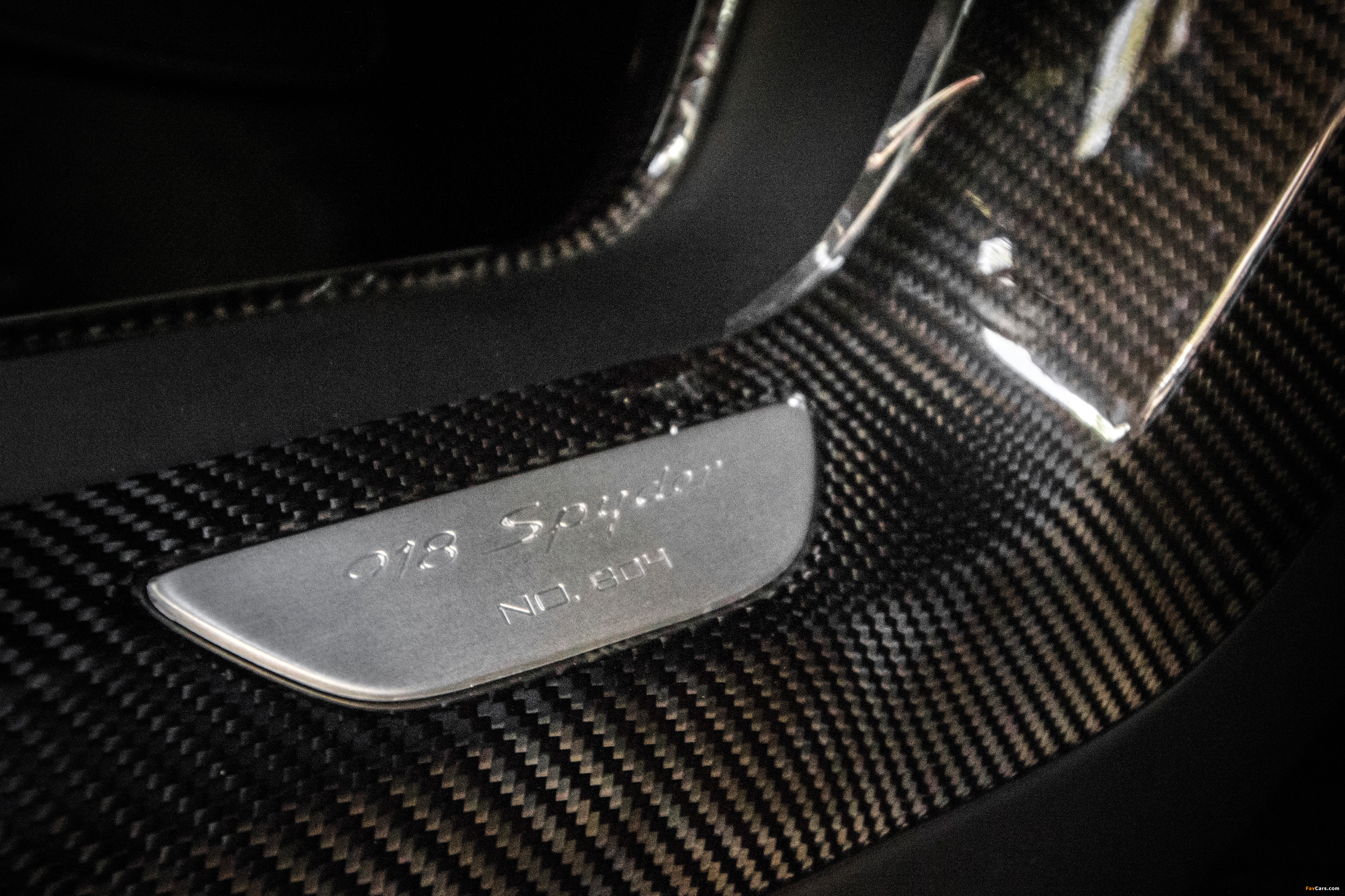 Photos of Porsche 918 Spyder "Weissach Package" US-spec 2014–15 (4000 x 2666)