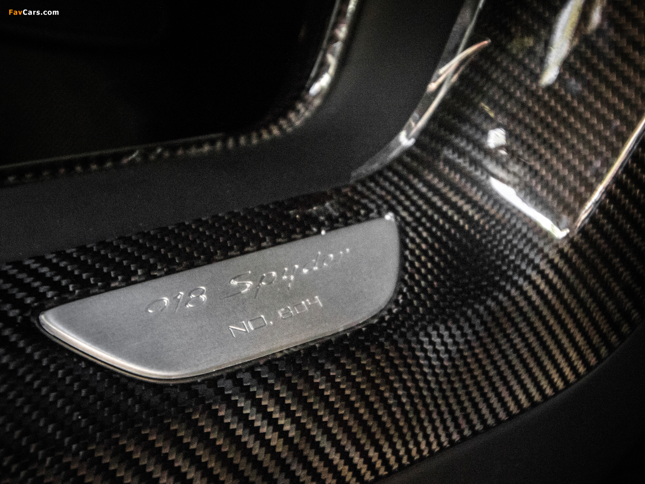 Photos of Porsche 918 Spyder "Weissach Package" US-spec 2014–15 (1280 x 960)