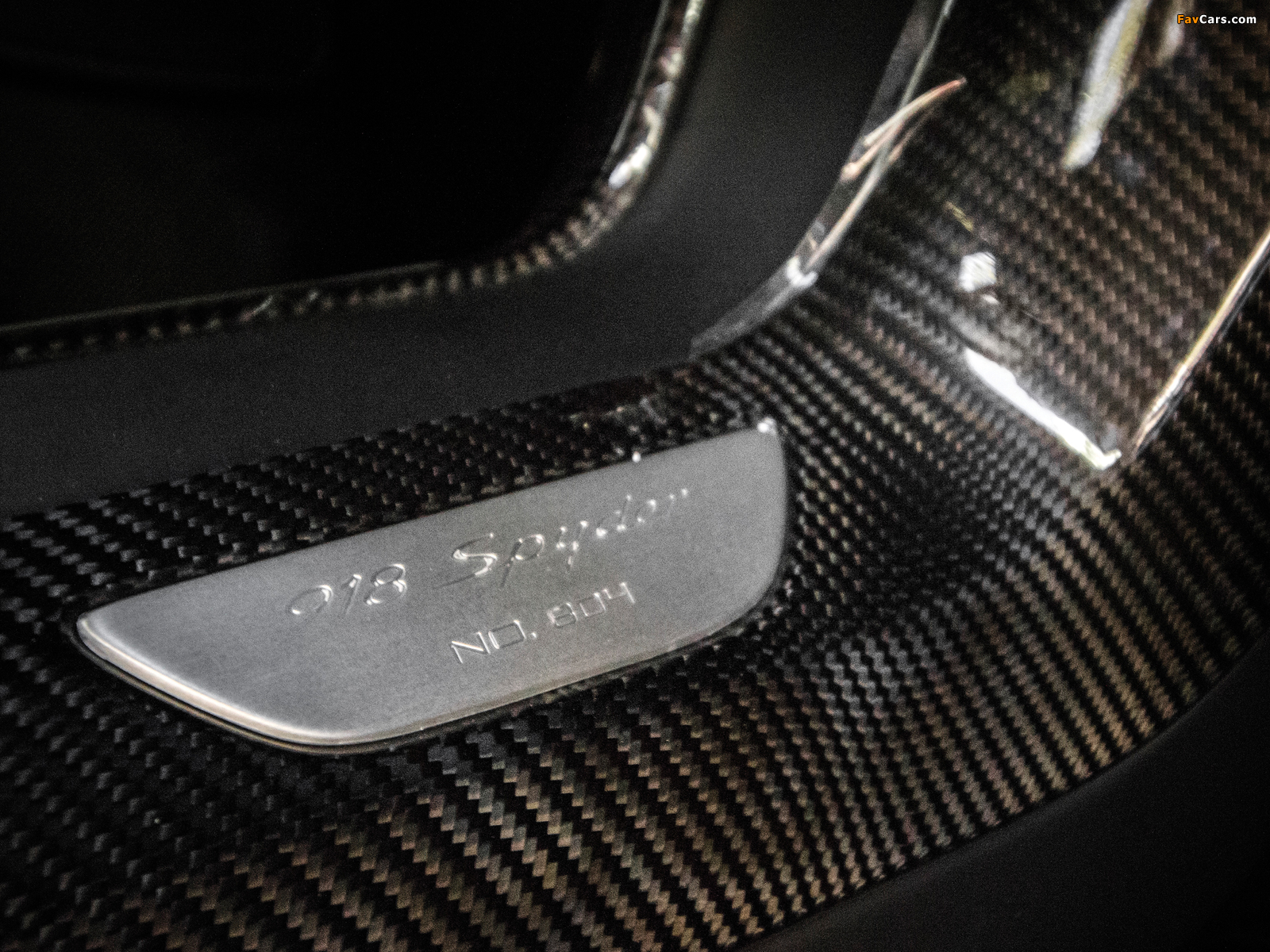 Photos of Porsche 918 Spyder "Weissach Package" US-spec 2014–15 (1600 x 1200)