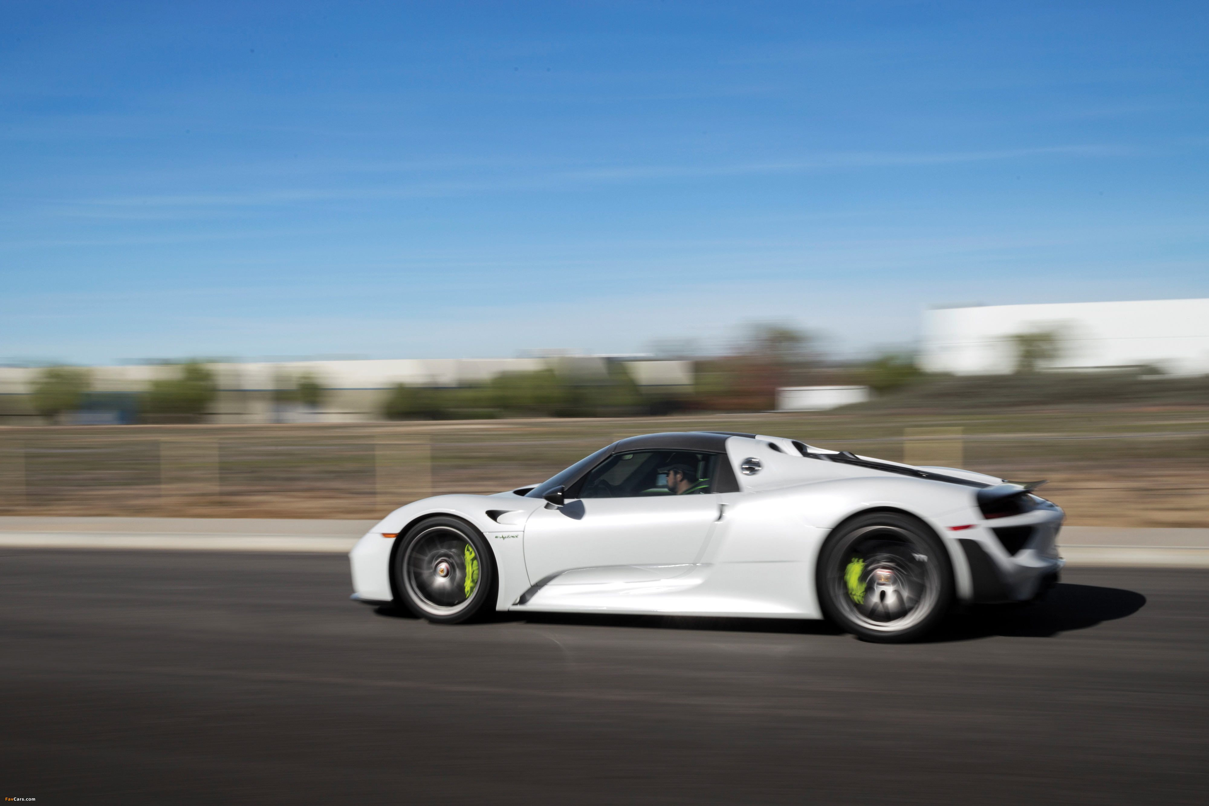 Porsche 918 Spyder "Weissach Package" US-spec 2014–15 wallpapers (4000 x 2666)