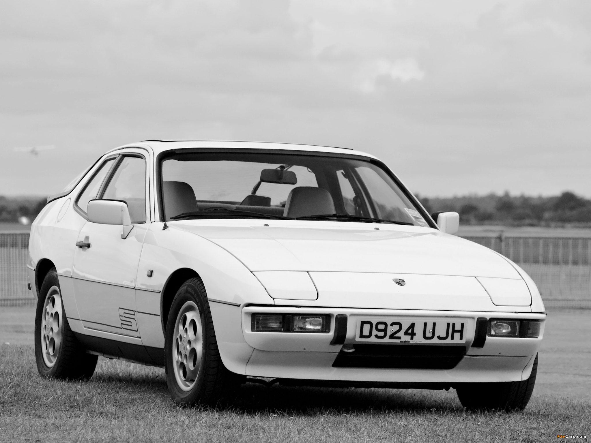 Porsche 924 S Coupe UK-spec 1986–88 pictures (2048 x 1536)