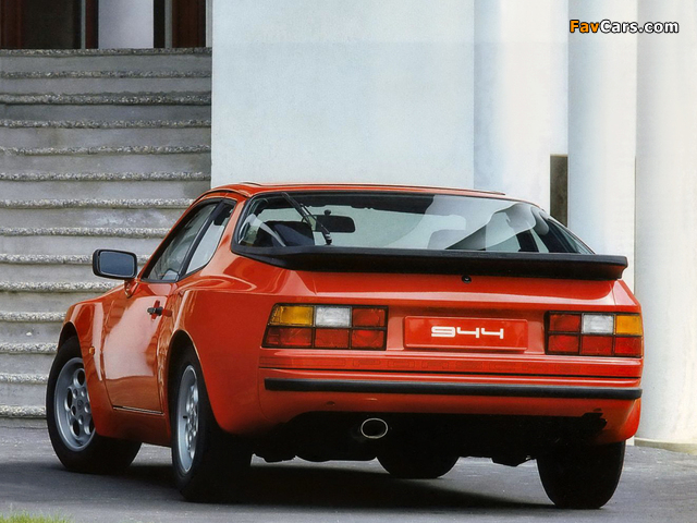 Photos of Porsche 944 Coupe 1982–89 (640 x 480)