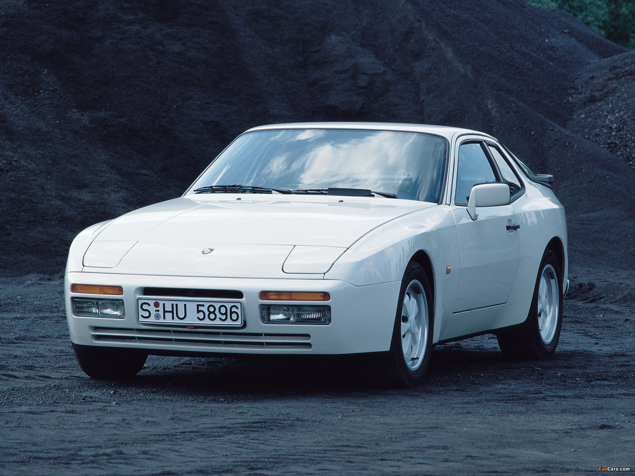 Porsche 944 Turbo Coupe 1985–91 wallpapers (2048 x 1536)