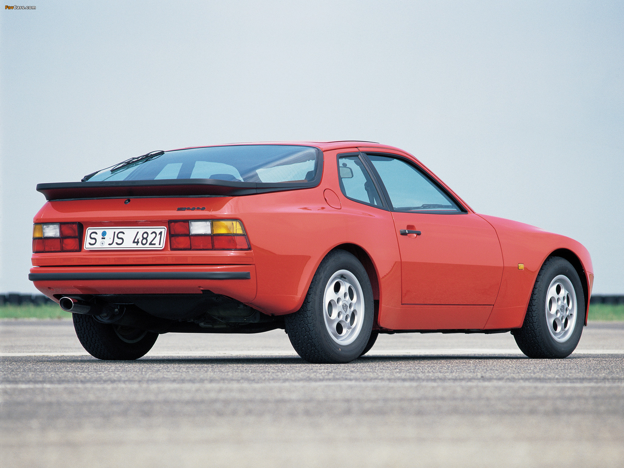 Porsche 944 Coupe 1982–89 wallpapers (2048 x 1536)