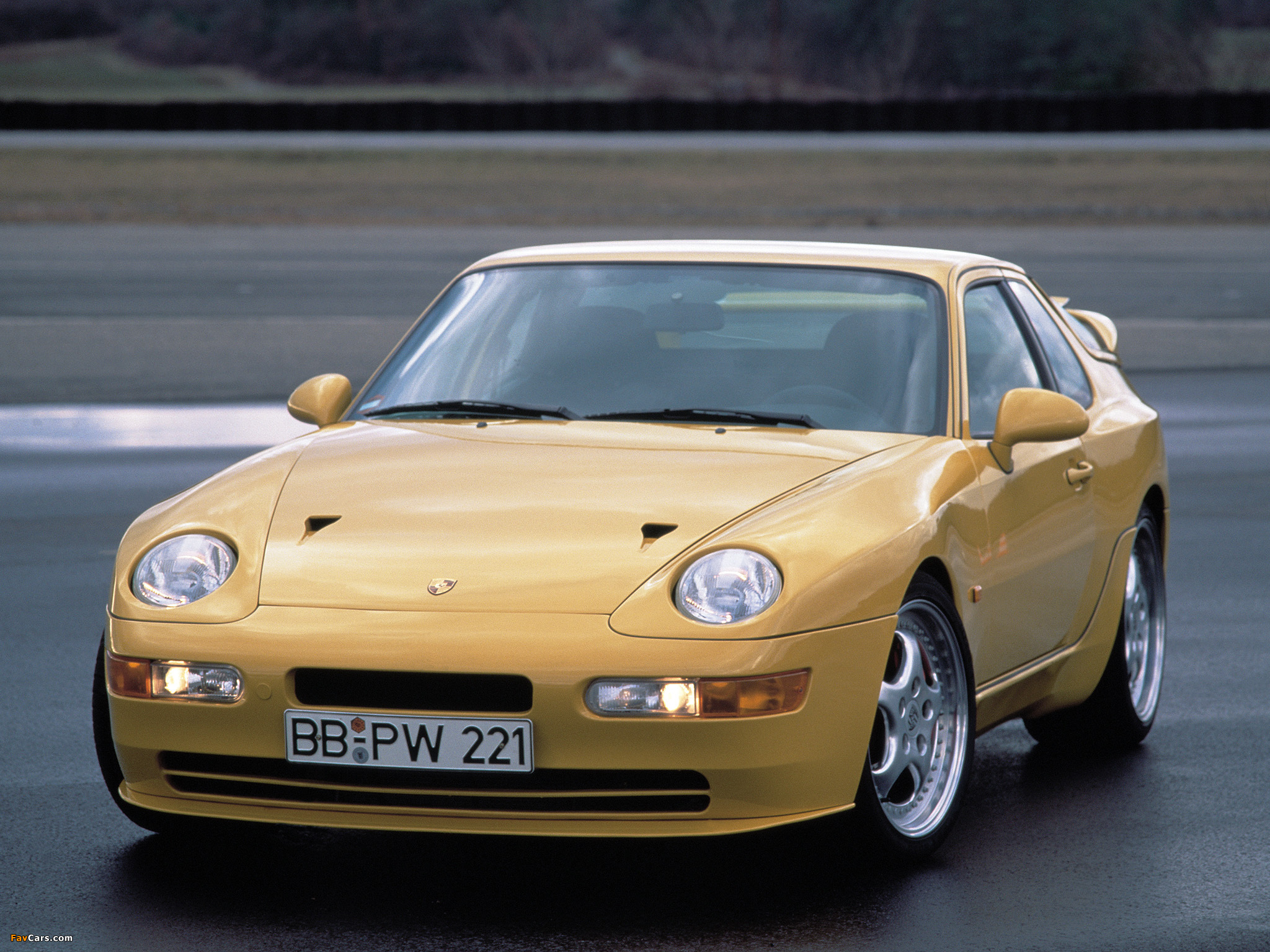 Porsche 968 Turbo S Coupe 1993–94 wallpapers (2048 x 1536)