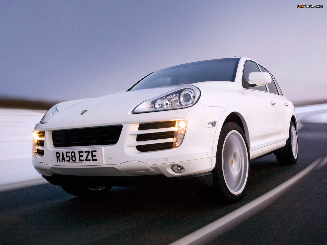 Images of Porsche Cayenne UK-spec (957) 2007–10 (1280 x 960)