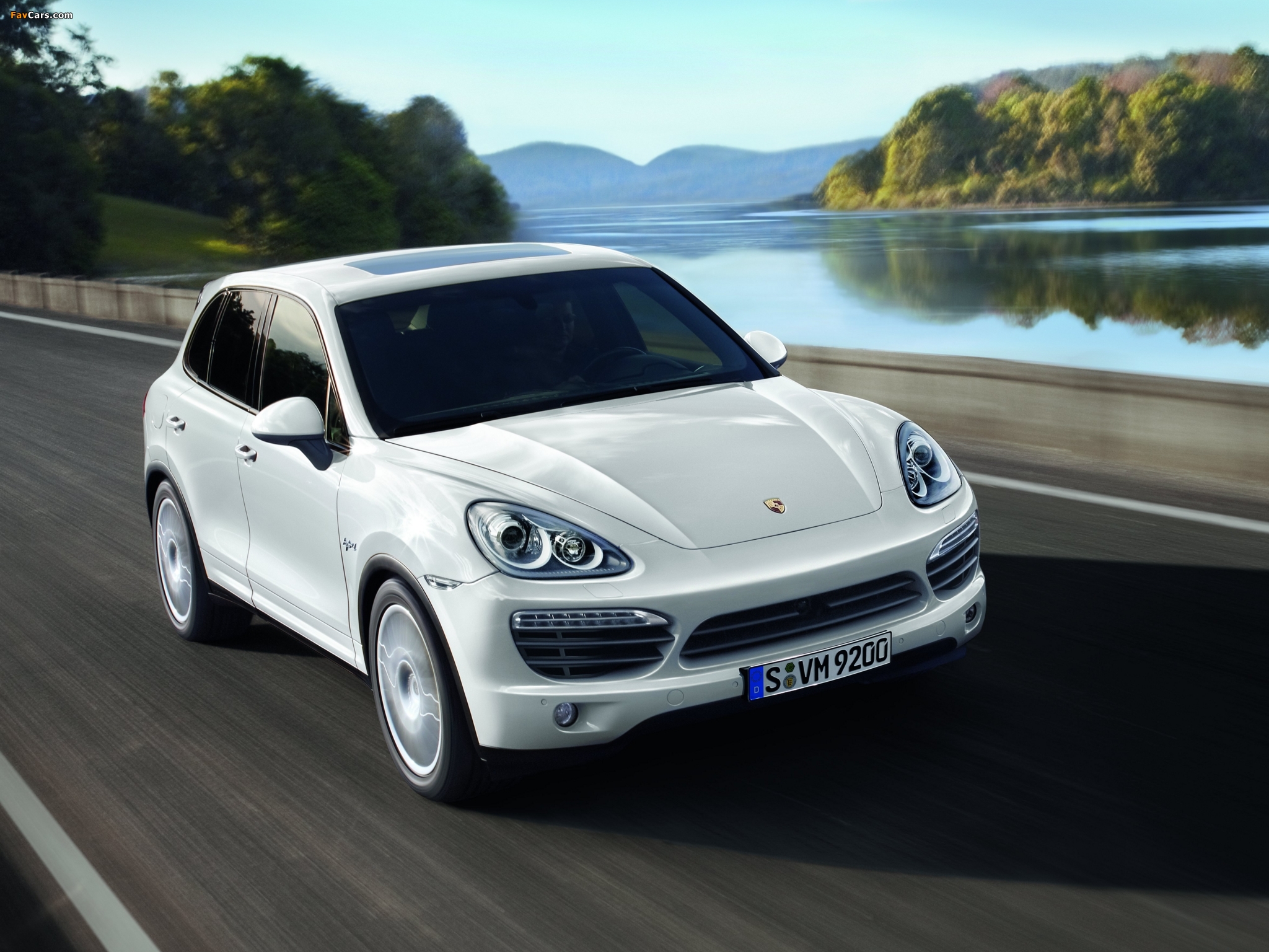 Images of Porsche Cayenne S Hybrid (958) 2010 (2048 x 1536)