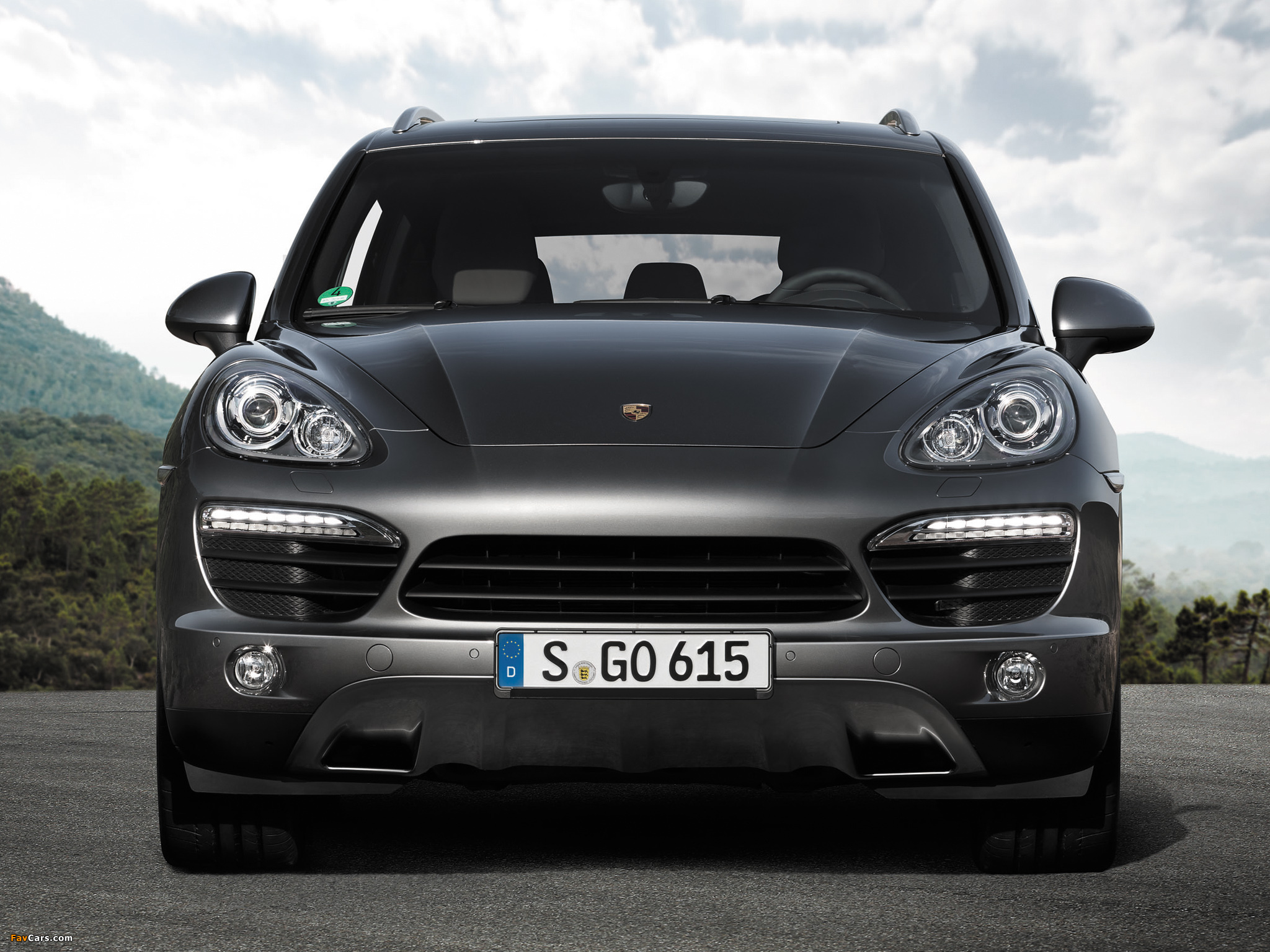 Images of Porsche Cayenne S Diesel (958) 2012 (2048 x 1536)