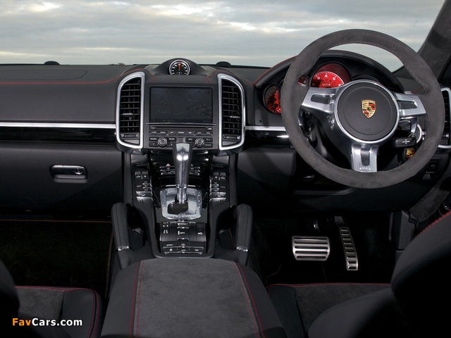 Images of Porsche Cayenne GTS UK-spec (958) 2012 (640 x 480)