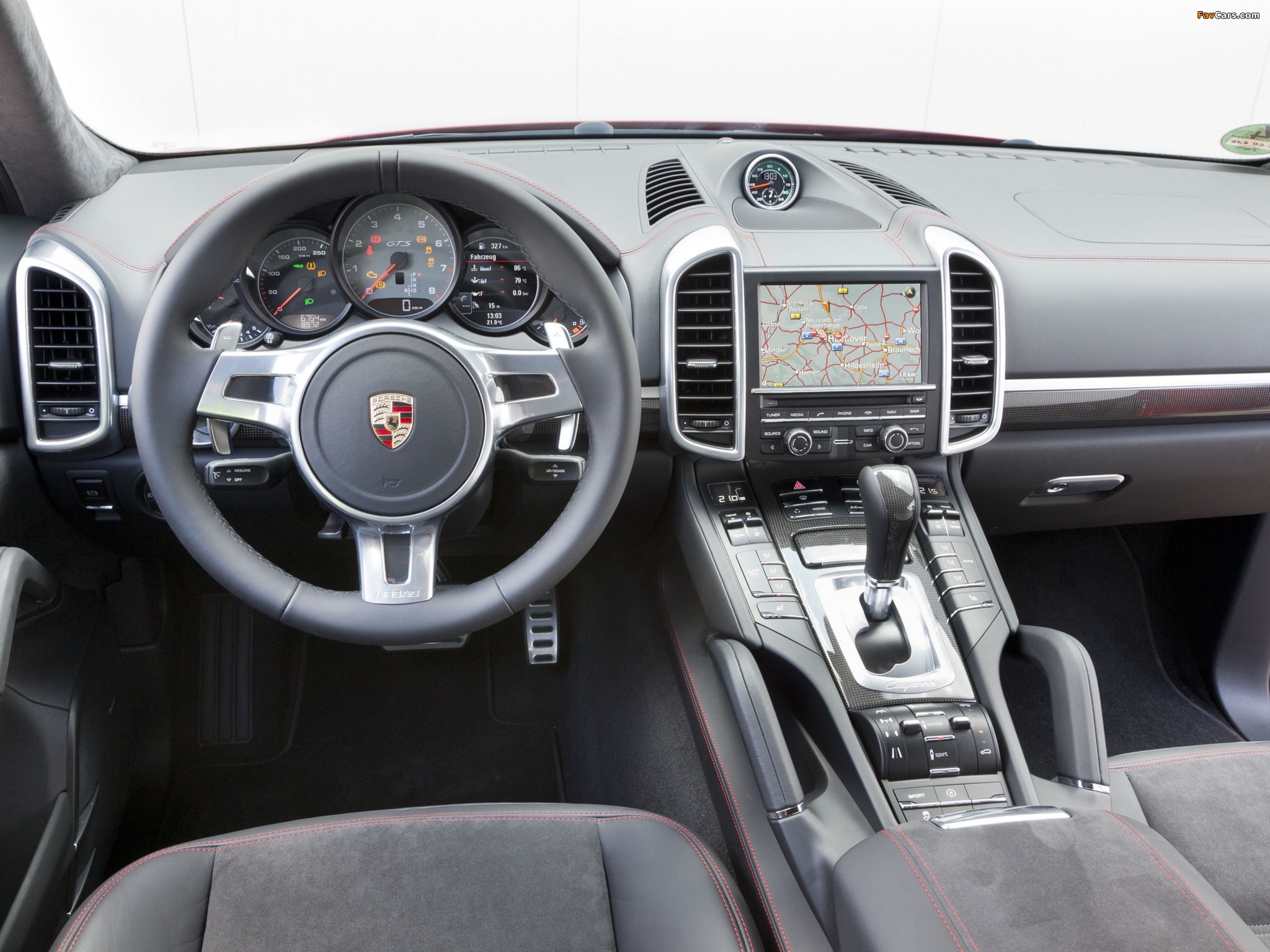 Images of Porsche Cayenne GTS (958) 2012 (2048 x 1536)