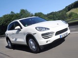 Photos of Porsche Cayenne Diesel (958) 2010