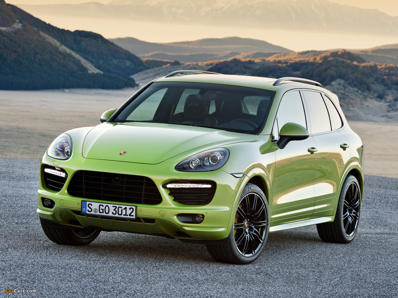 Photos of Porsche Cayenne GTS (958) 2012 (1280 x 960)