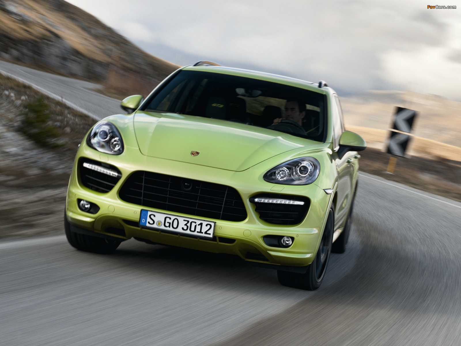 Pictures of Porsche Cayenne GTS (958) 2012 (1600 x 1200)