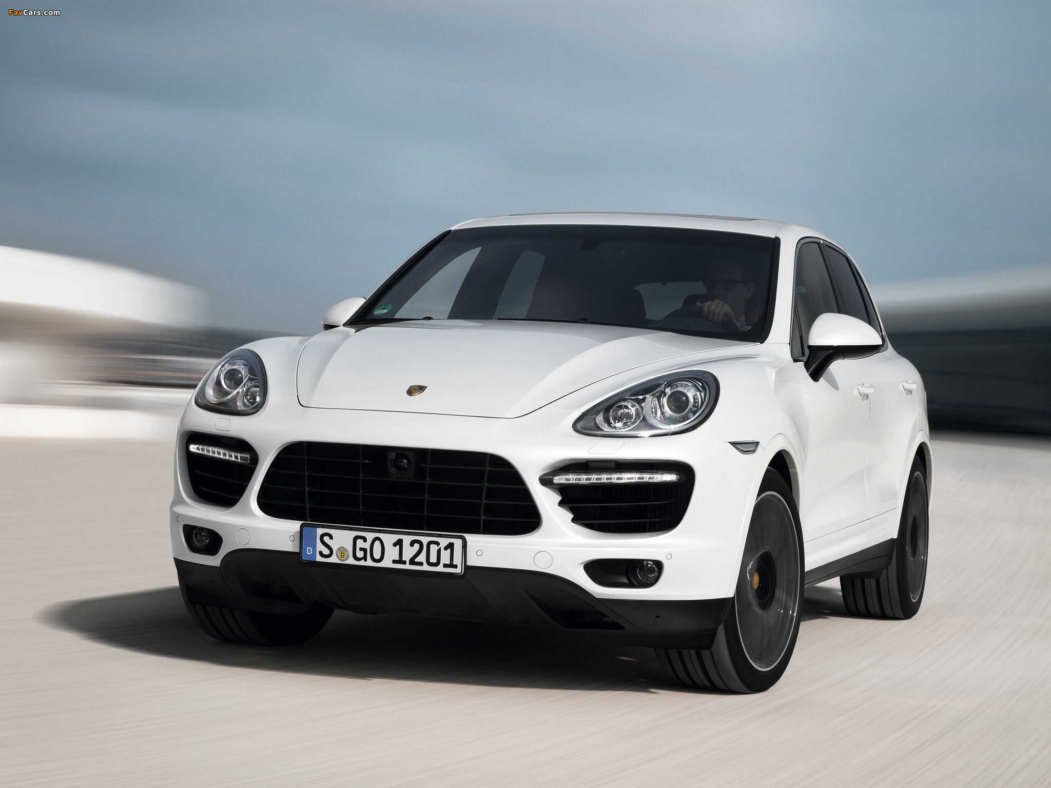 Pictures of Porsche Cayenne Turbo S (958) 2013 (2048 x 1536)