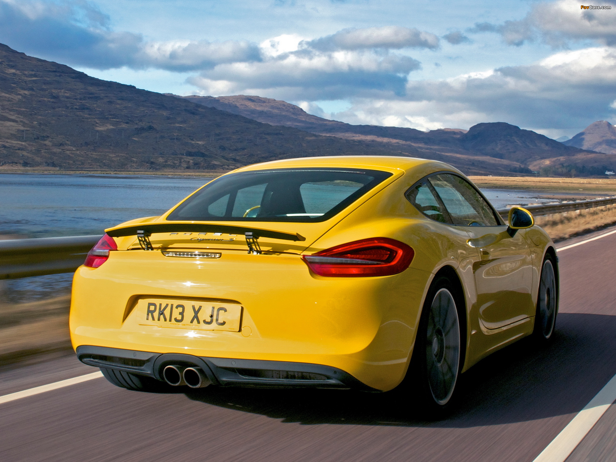 Porsche Cayman S UK-spec (981C) 2013 wallpapers (2048 x 1536)