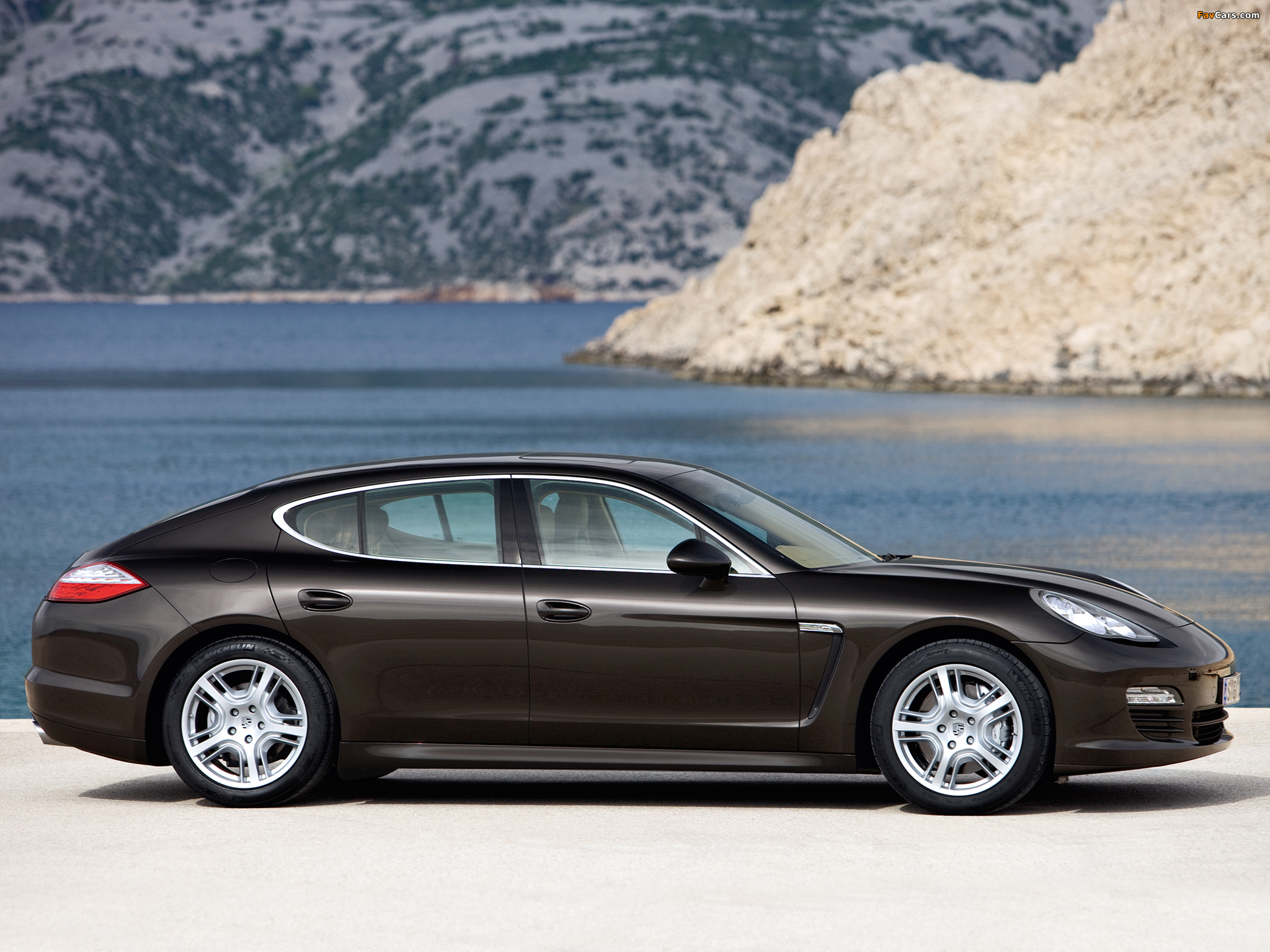 Images of Porsche Panamera S (970) 2009 (2048 x 1536)