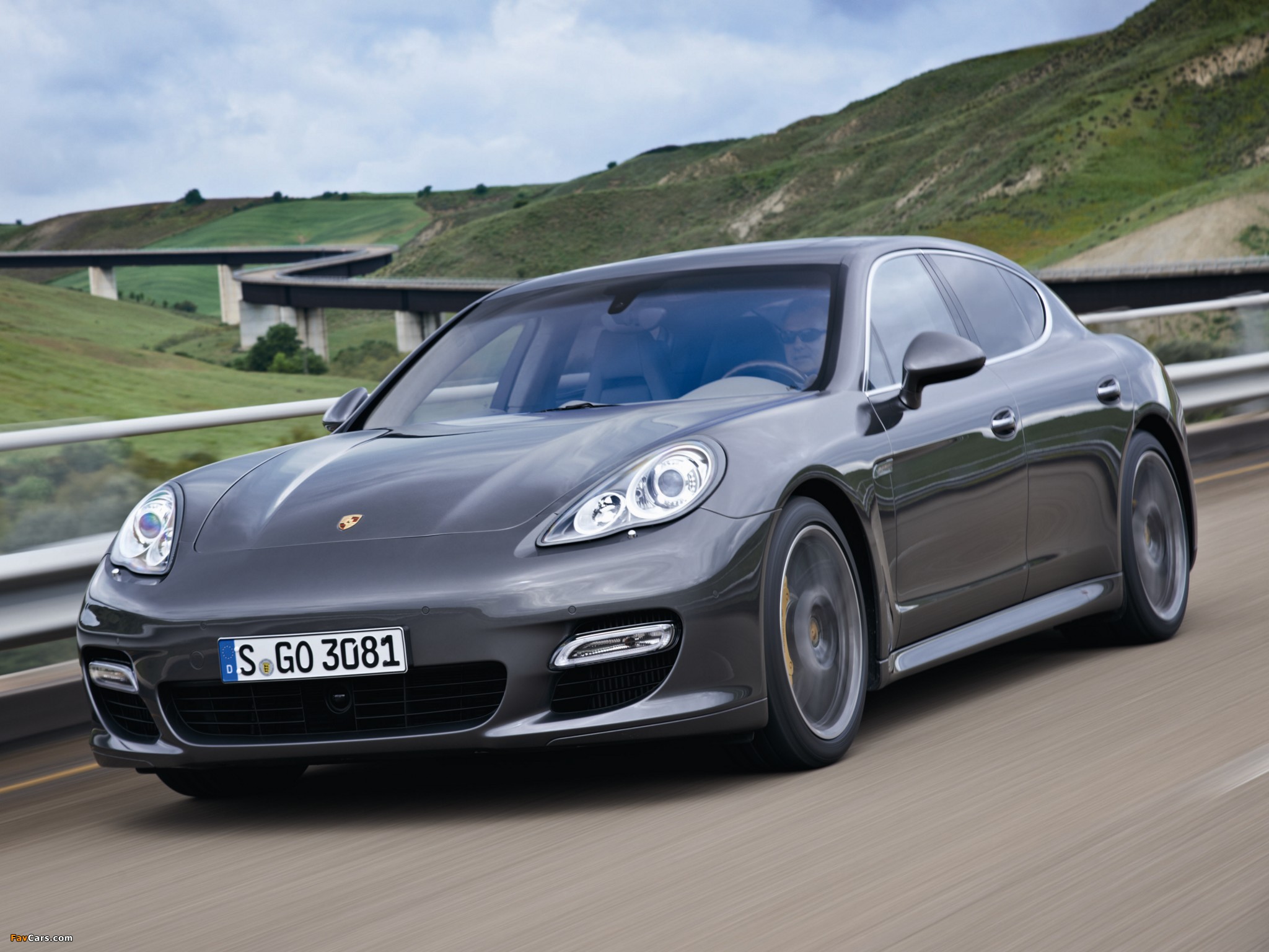 Images of Porsche Panamera Turbo S (970) 2011–13 (2048 x 1536)