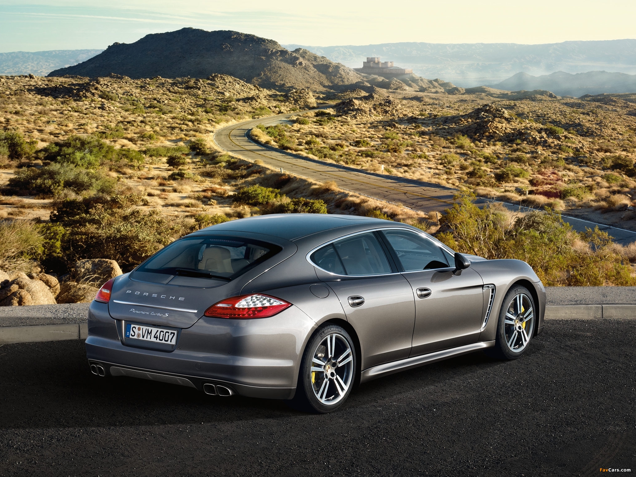 Photos of Porsche Panamera Turbo S (970) 2011–13 (2048 x 1536)