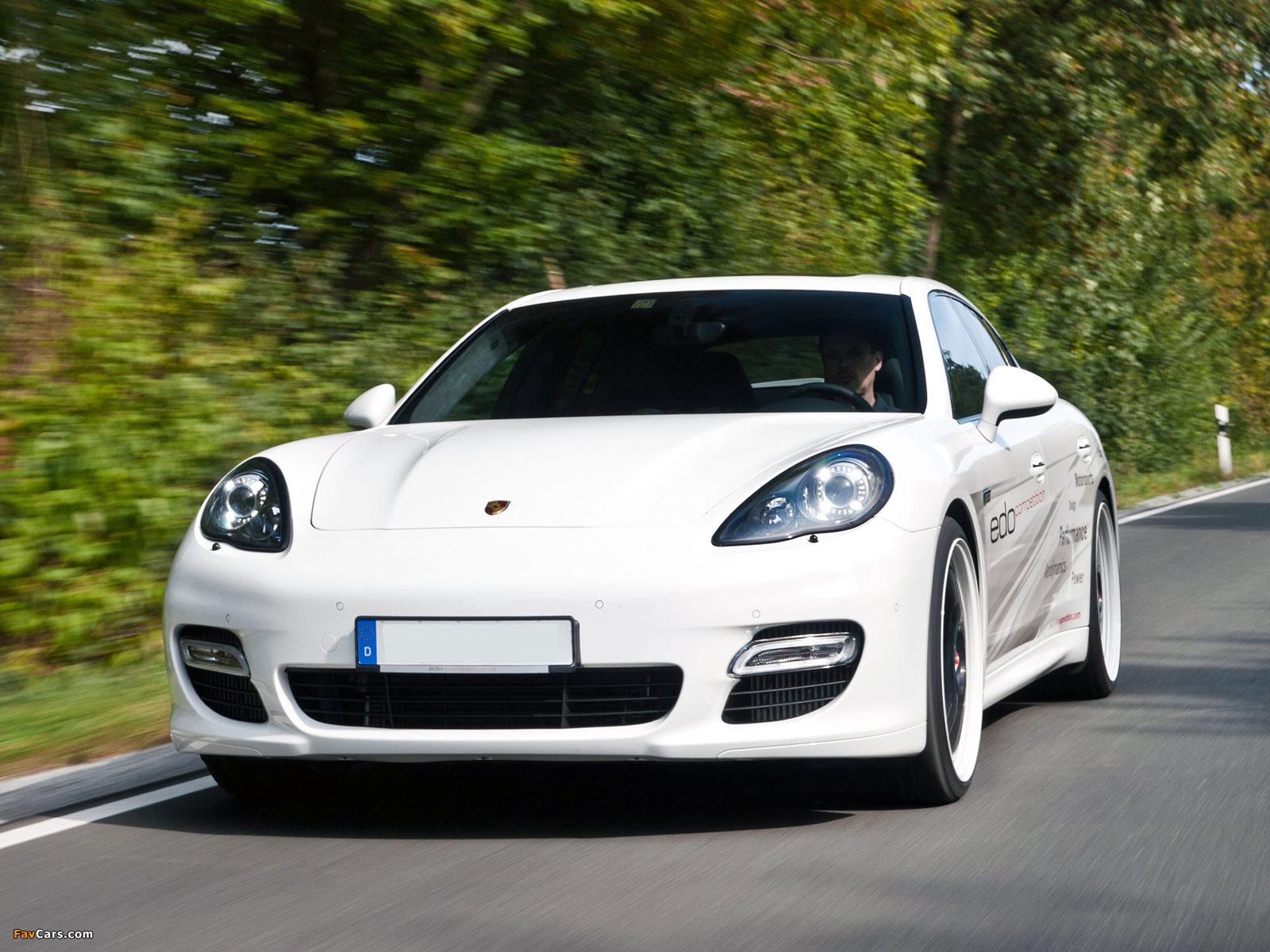 Edo Competition Porsche Panamera Turbo S (970) 2012 photos (1600 x 1200)