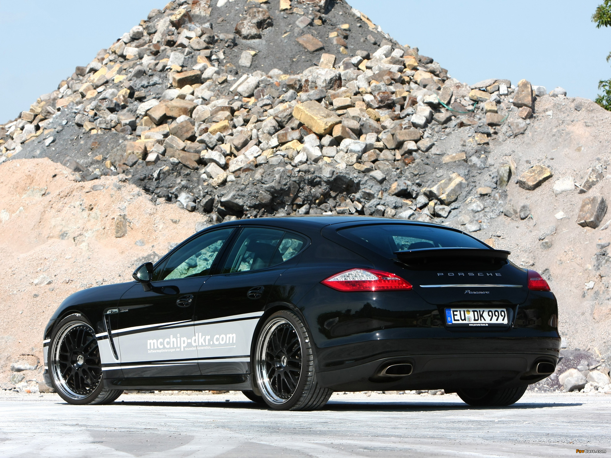 Mcchip-DKR Porsche Panamera Diesel (970) 2012 wallpapers (2048 x 1536)